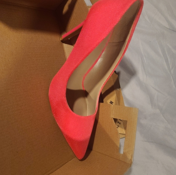 Shoes with heels - Picture 4 of 13